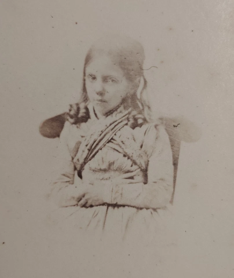 CDV post-mortem ? Fillette. Petit Langres. Photo ancienne enfant 1865 - Photo 2/3