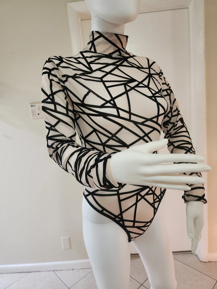 Body de malla con rayas negras Foto 2 de 4