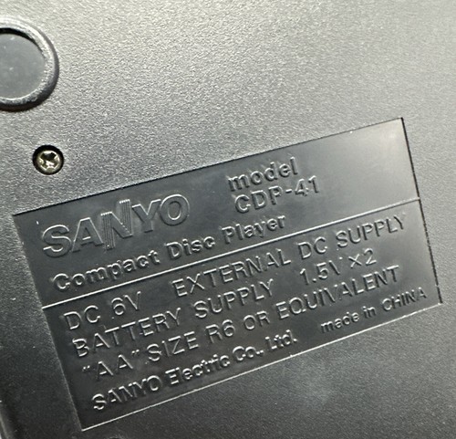 SANYO Lettore Compact Disc CDP-41 Portatile BASSXPANDER con Custodia - b3 - Foto 5 di 8