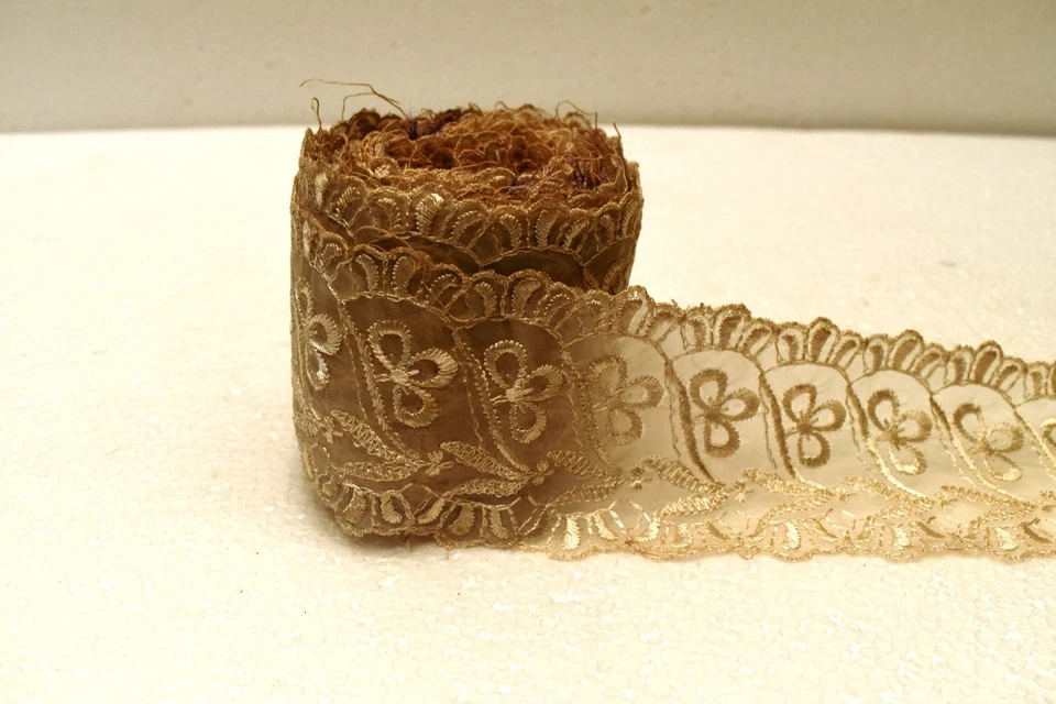 Vintage Off-White Lace Trim Parsi Gara Border Textile Sewing Collectible Border - Image 2 of 4