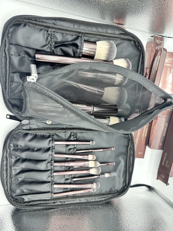 Pinceles de maquillaje HOURGLASS - ¡Compra más y ahorra! Bolsa de cepillo gratis con 10+ Foto 3 de 4