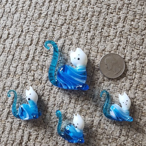 Mini Estatuilla de Gato de Vidrio Familia - Azul Remolinado - Juego de 4 Mamá y Gatitos - Imagen 2 de 4