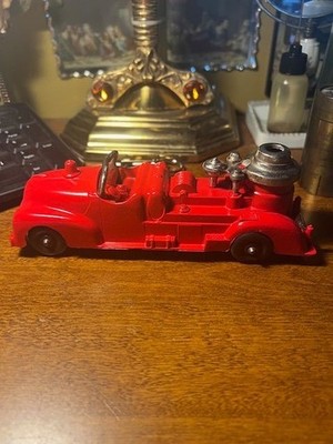 1950 s VINTAGE HUBLEY FIRE ENGINE - CAST METAL -#C45
