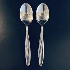 2 Oneida Community Stainless Flatware SOUP Spoons Shoreline Spoon set of 2 USA