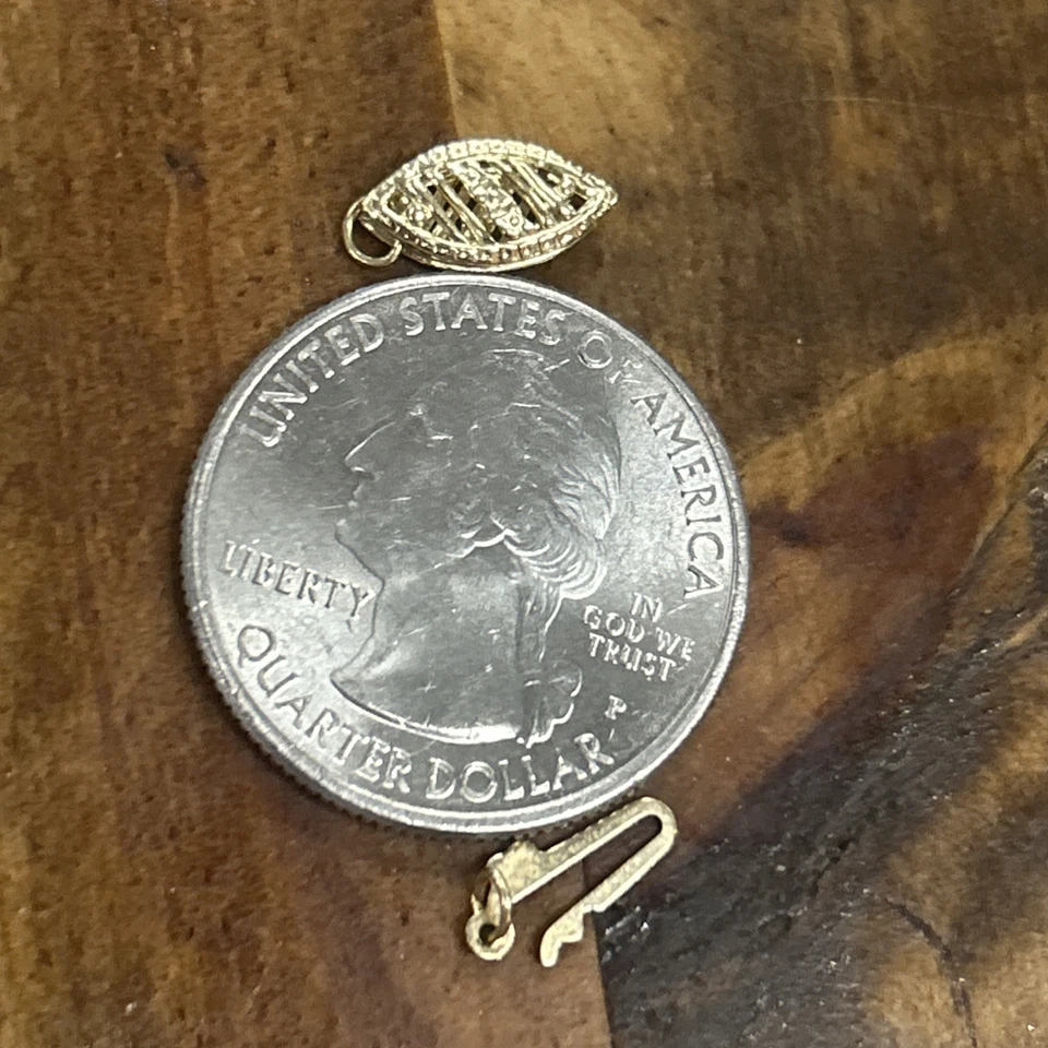 Vintage 14K Gold Filigree Fish Hook Clasp .35 Grams - Image 2 of 4