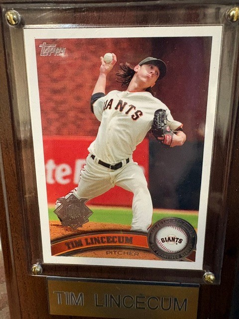 2011 Topps Chrome - Tim Lincecum #15 Refractor Mounted on wood Suitable for hang