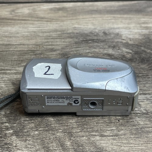 Olympus Camedia D-560 Silver 3.2MP 1.8″ Screen 3x Optical Zoom Digital Camera - Picture 5 of 6