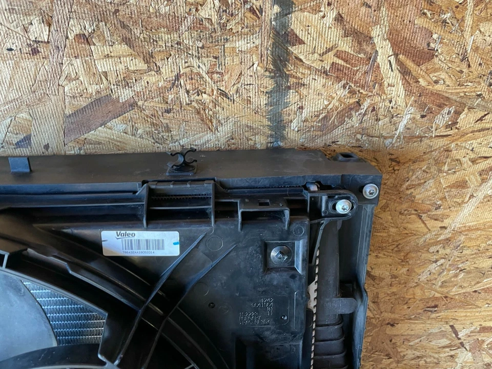 BMW F30 F32 F36 N55 N26 N20 RADIADOR DELANTERO ENFRIADOR CONDENSADOR CONJUNTO VENTILADOR FABRICANTE DE EQUIPOS ORIGINALES 58K Foto 2 de 4