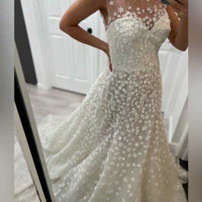 ELIE SAAB Wedding Dress in Ivory Embellished with Flowers and Beads  FR42/US10