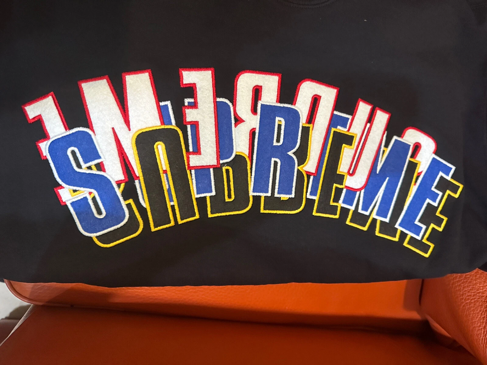 Grand arc en ciel empilé Supreme flambant neuf scellé FW21 noir L