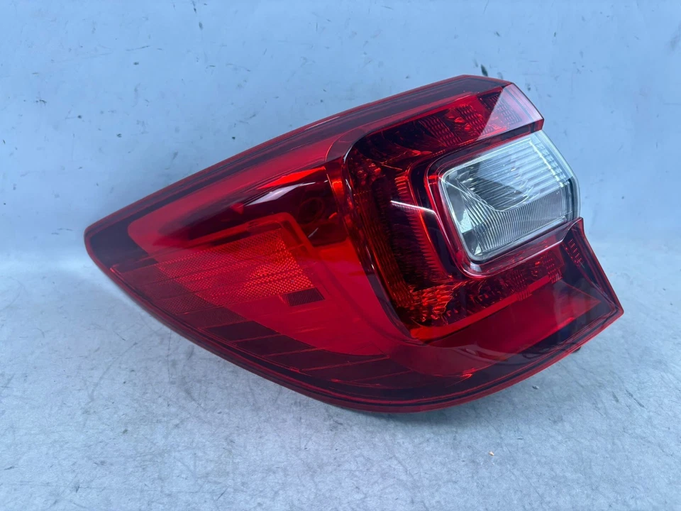 Conjunto de luz trasera Subaru Outback 2015-2019 fabricante original lado derecho del pasajero 946 074 Foto 2 de 4