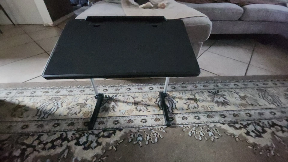 Mesa Ajustable Plegable Portátil Portátil Notebook PC Escritorio Soporte Cama Bandeja con Ventilador Foto 2 de 3