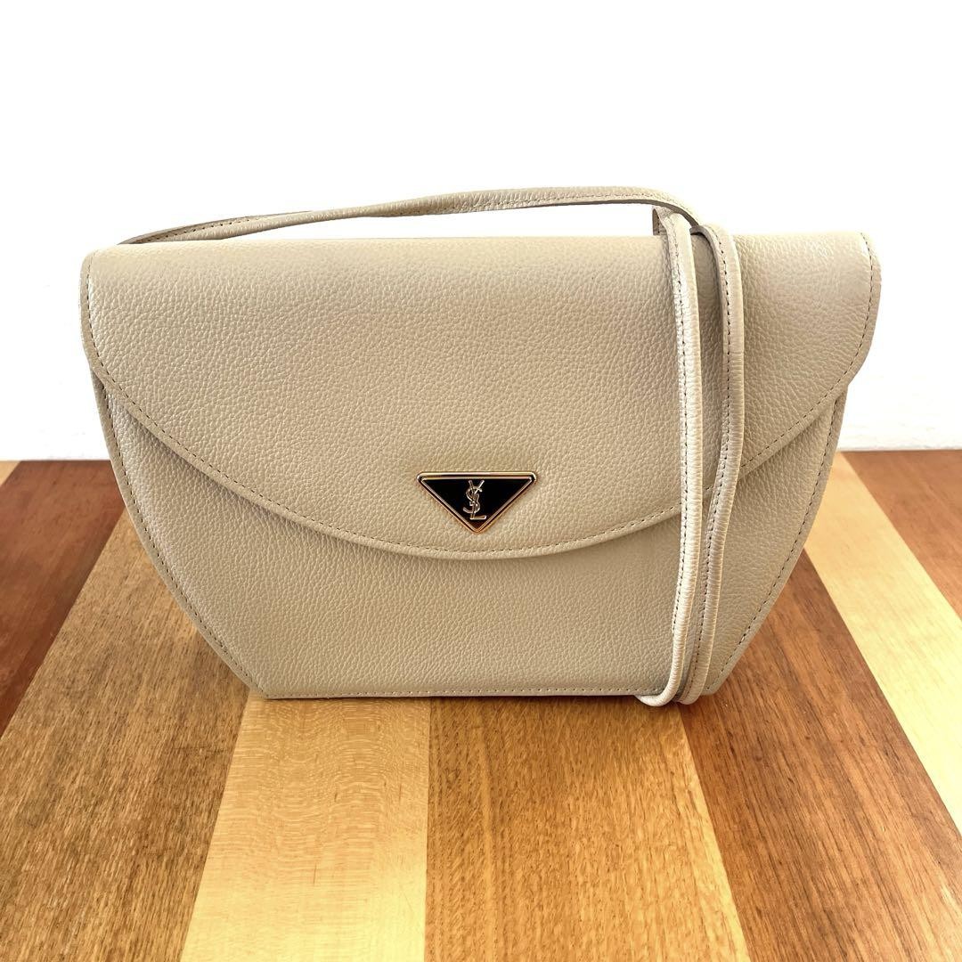 [Bellissime condizioni] Borsa a tracolla Yves Saint Laurent con placca logo oro