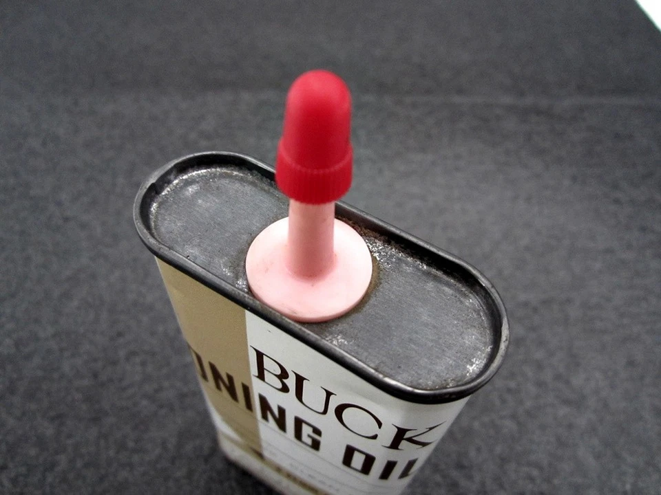 Vintage BUCK Knives Honing Oil 3 Ounce Metal Can - Image 4 of 4