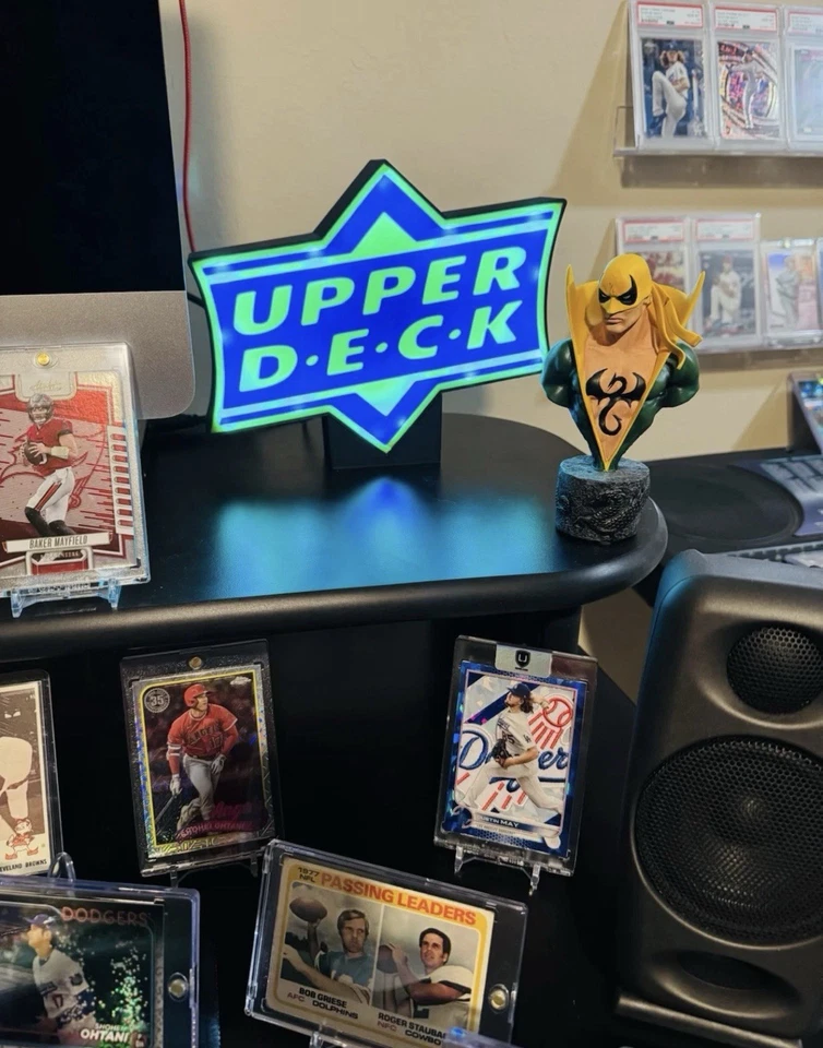 Светодиодная витрина-стойка в стиле верхней колоды — подсветка спортивных карт - Изображение 2 из 2