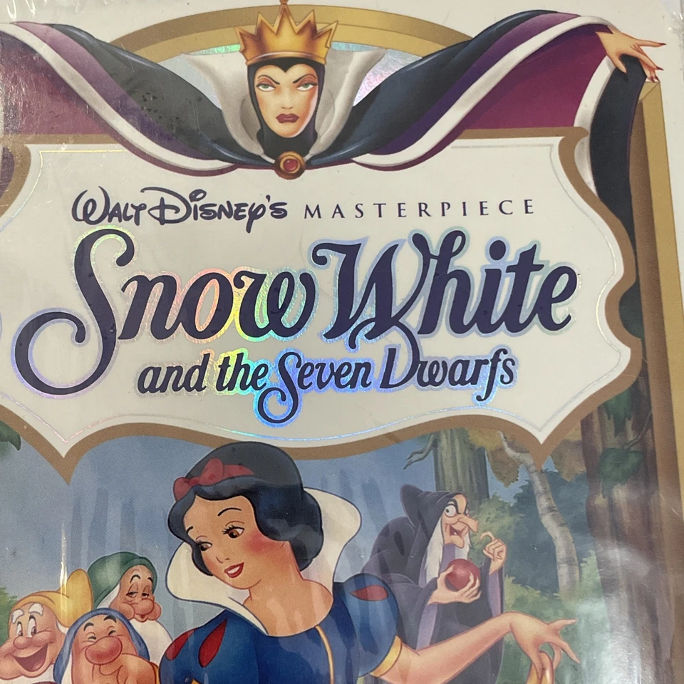 RARE Disney's Snow White & the Seven Dwarfs Masterpiece VHS Collector's Edition - Image 2 of 4