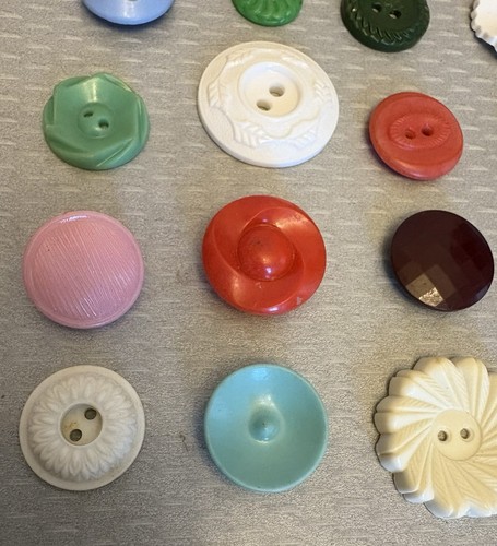 Lote de 25 botones de plástico vintage COLT Rock bonito color tamaño surtido colección - Imagen 2 de 12