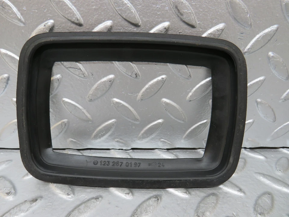 ⚙27315⚙ Mercedes-Benz W123 280E Gear Selector Surround Rubber 1232670197 - Image 2 of 4