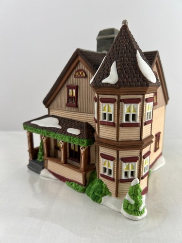 Dept 56 #56570 Thomas T. Julian House New England Village, Heritage Christmas - Picture 10 of 14