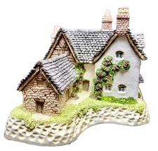 David Winter Cottages Benbow's Farmhouse Herefordshire 1987 with Box