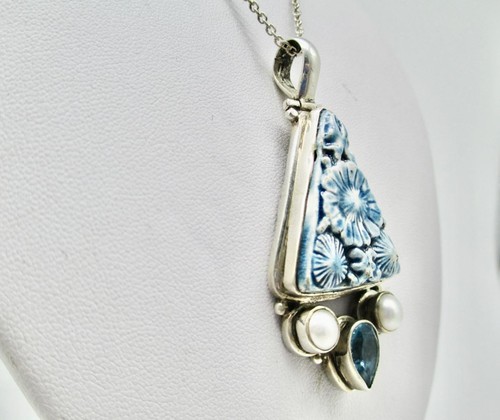 19.2 GRAM PAINTED BLUE PORCELAIN & 2.25 CT BLUE TOPAZ STERLING SILVER NECKLACE - Picture 6 of 6