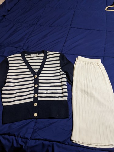 St.John Knit Women’s Two-Piece Skirt Suit Set Size