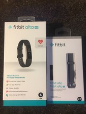 Small NIB Fitbit Alta HR Heart Rate Activity Tracker Gift Set Wristband /& Band