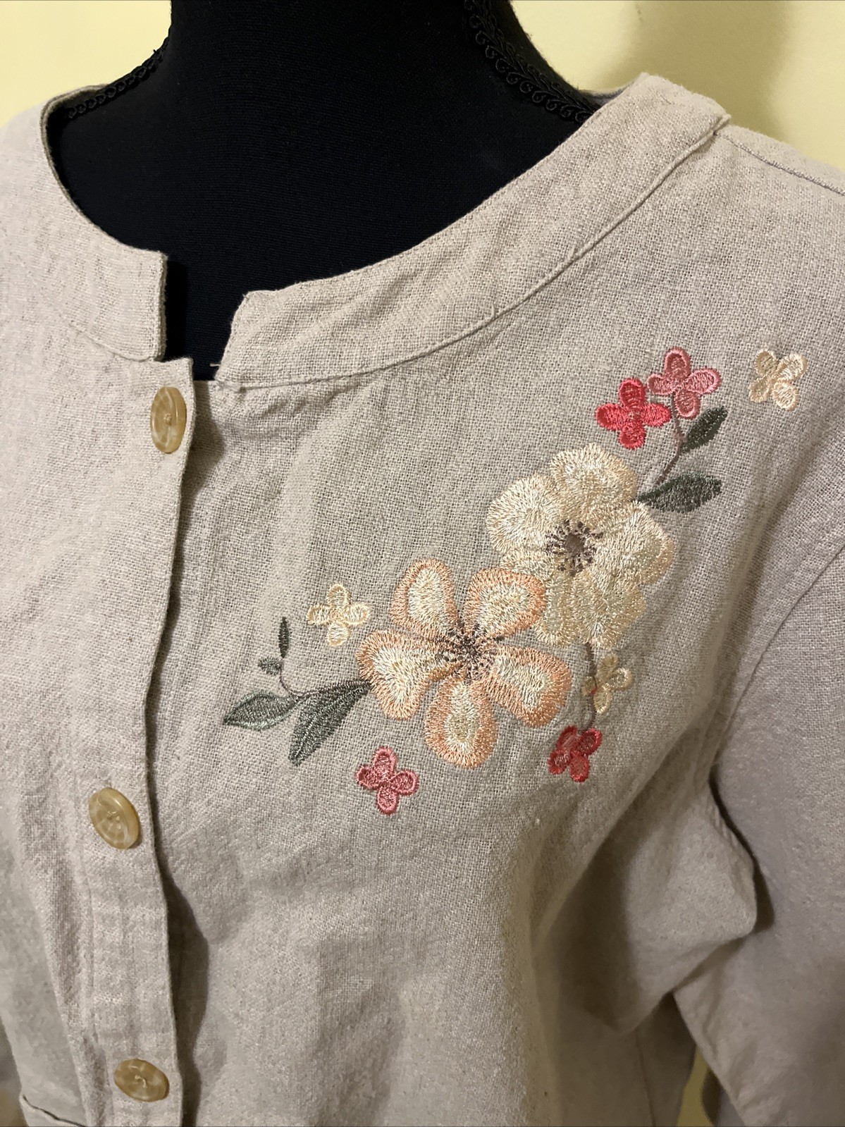 Classic Elements Woman’s Linen Blend Button Up Bl… - image 2