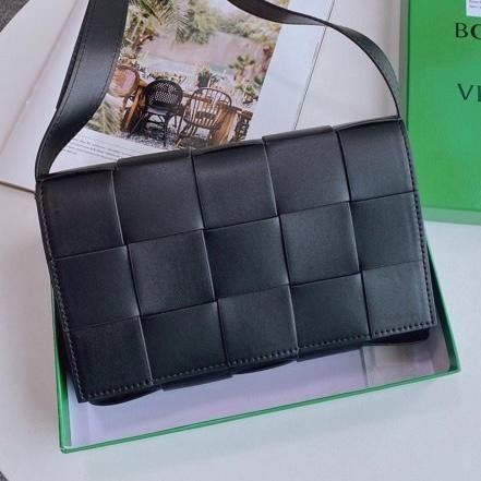 Bottega Veneta Black Leather Shoulder Bag Pre-owned - Picture 3 of 7
