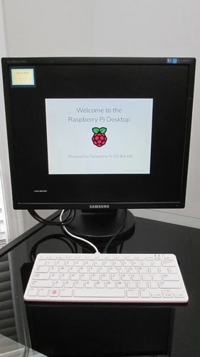 Raspberry Pi 400 Keyboard PC / Works ! No Accessories...