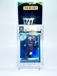 2018-19 TOPPS CHROME UCL LIONEL MESSI /150 BLUE REFRACT UEFA CHAMP BECKETT 9. 5