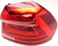 OEM Volkswagen Passat Right Passenger Quarter Mounted Tail Lamp 561-945-208-B