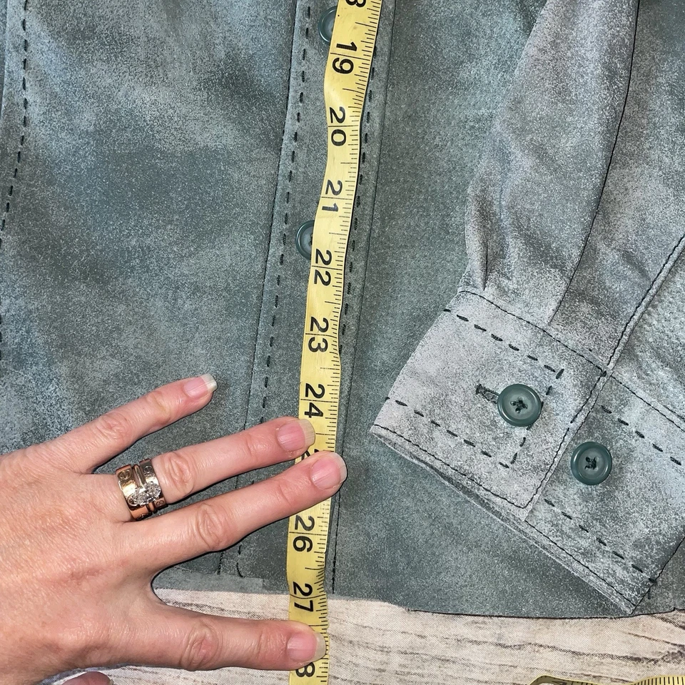 Camisa feminina Cabelas couro com botões camurça azul grande E1 - Imagem 3 de 4