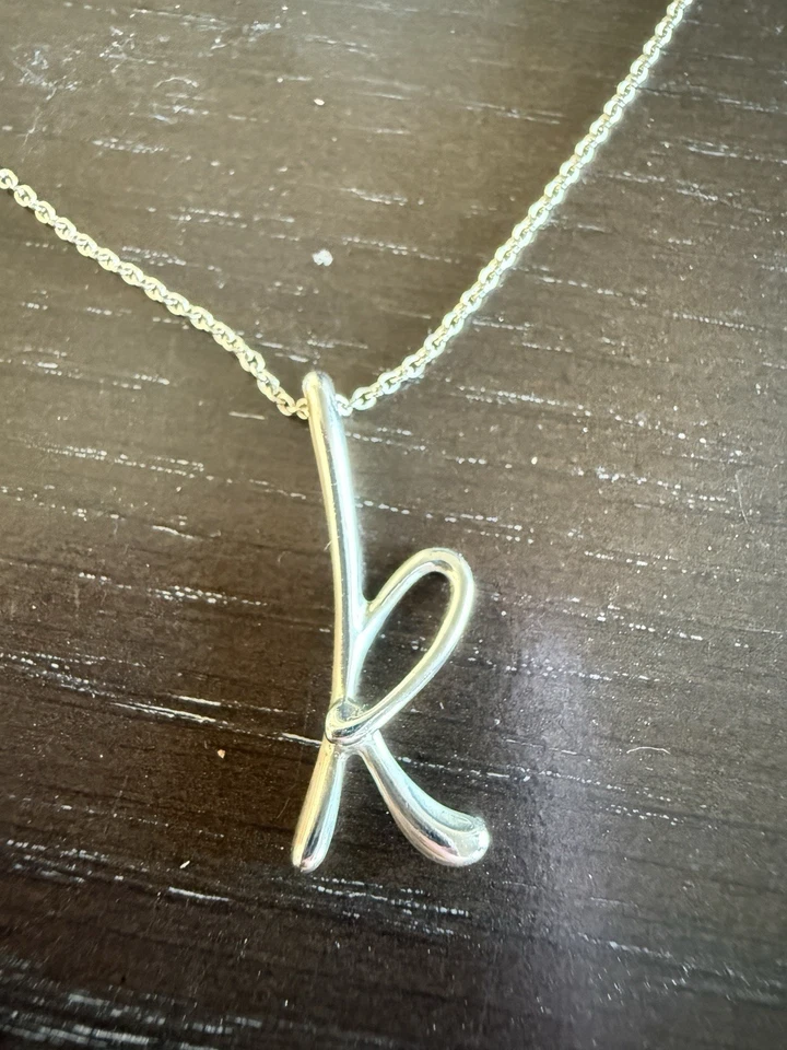 Collar Tiffany & Co Plata Elsa Peretti Grande 1" Letra del Alfabeto K en Bolsa Foto 3 de 4