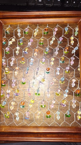 Chicken Wire Sun catcher Glass Pastel Beads Tulip Beads 11x13.5 Wooden Frame - 第 6/6 張圖片