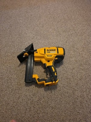 Dewalt Flooring Stapler 18GA Dcn682 20V