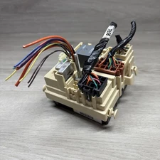 2003-2007 Chevrolet Tahoe Avalanche Silverado Truck Cabin Fuse Box 15190658-01