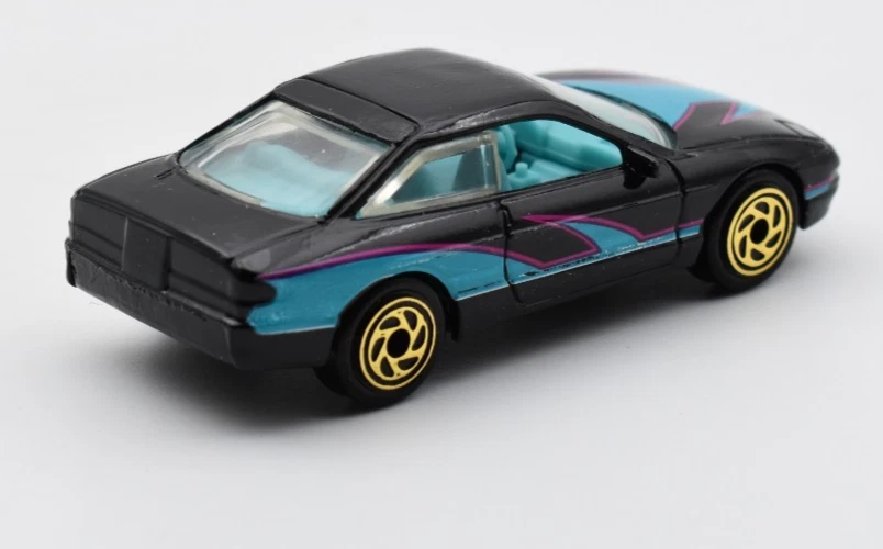 Matchbox Superfast Ford Probe nero, cerchi dorati. Made in Thailand - Immagine 2 di 4