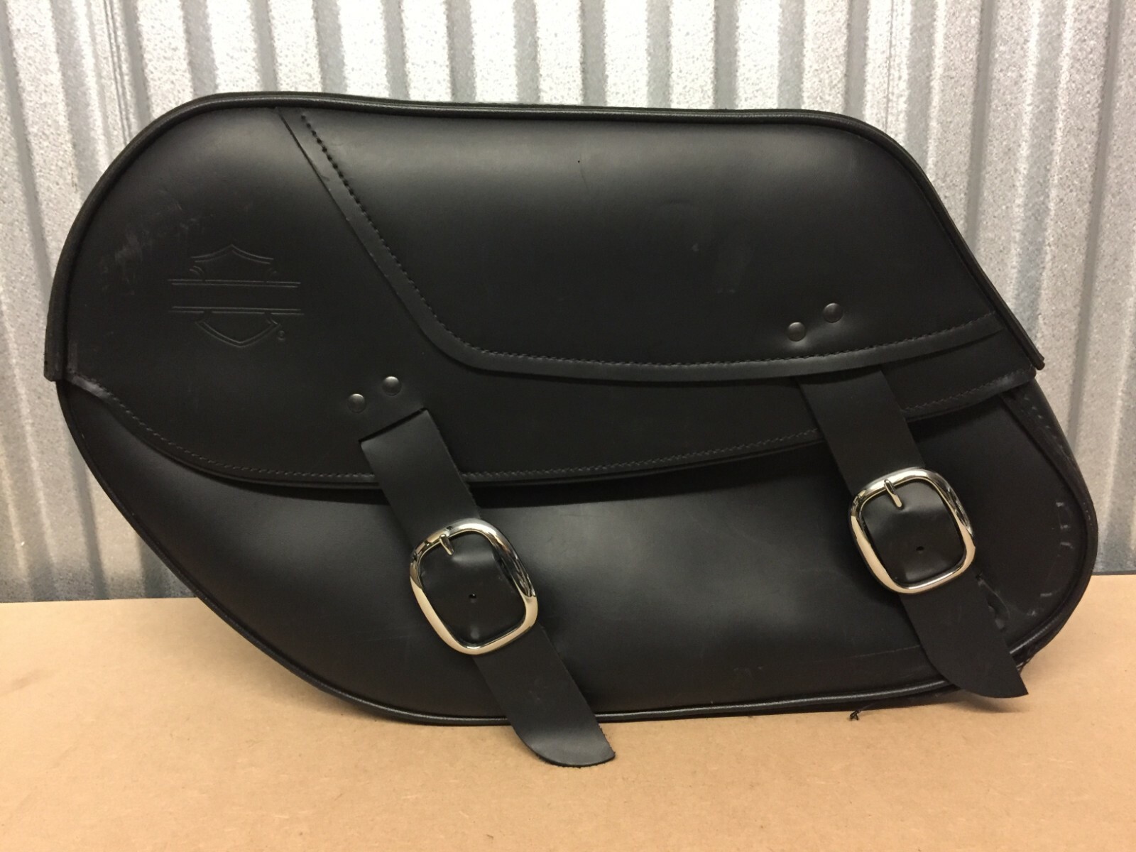 Genuine HarleyDavidson Dyna Rigid Mount Leather SADDLEBAG Left Side