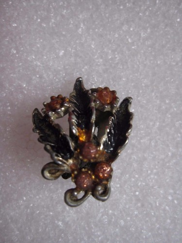 VINTAGE CLIP ON SINGLE LEAF EARRING WITH ASSORTED STONES - Picture 3 of 3