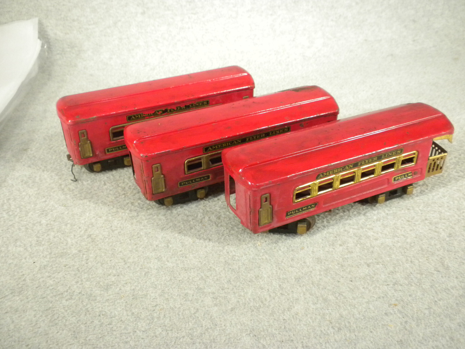 0 Gauge American Flyer - 3  passenger cars -  for parts or to restore -