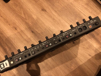 NATIVE INSTRUMENTS TRAKTOR KONTROL S4 DJ Controller NI Tractor