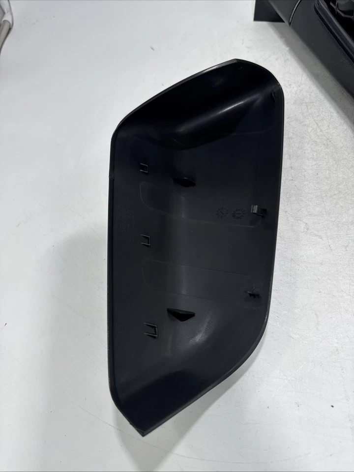 2022 Chevrolet Equinox LT - Passenger Side Mirror - Image 4 of 4