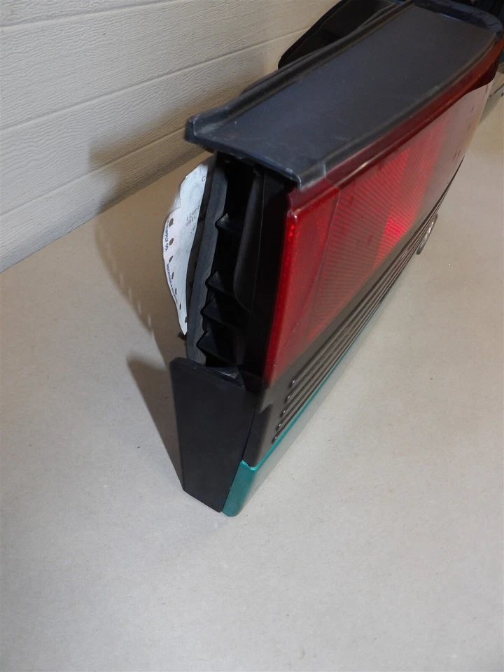 LUZ TRASERA LADO PASAJERO DERECHA CONJUNTO VERDE AZULADO FORD PROBE 1990-1992 GT Foto 3 de 4