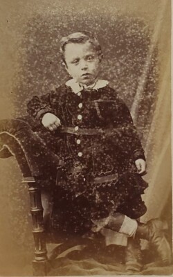 Viktorianisches Foto CDV Junge Kind Smart Outfit Pose W R Frost & Co London 