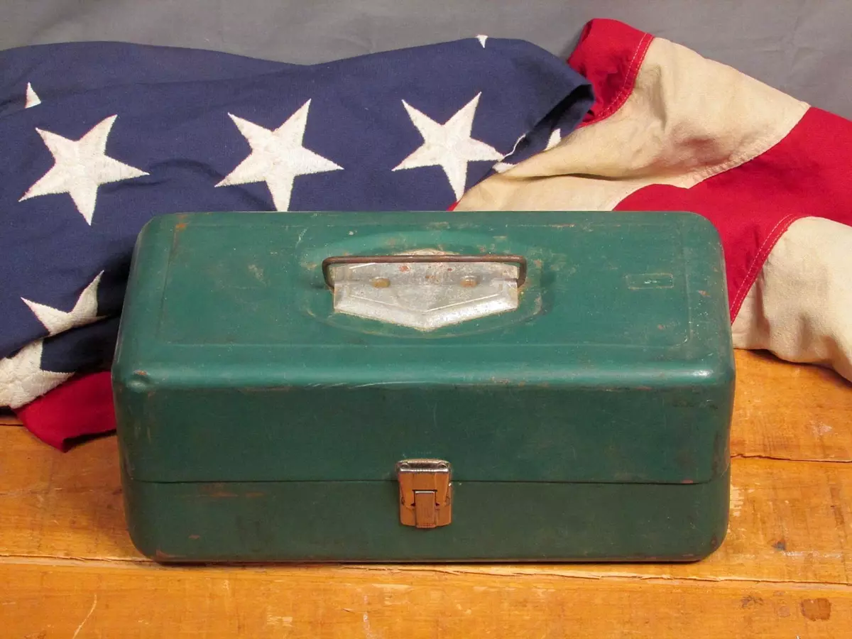 Vintage 1950s Victor Fishing Metal Tackle Box w/Lures Reels Plus Atco  Lititz,PA