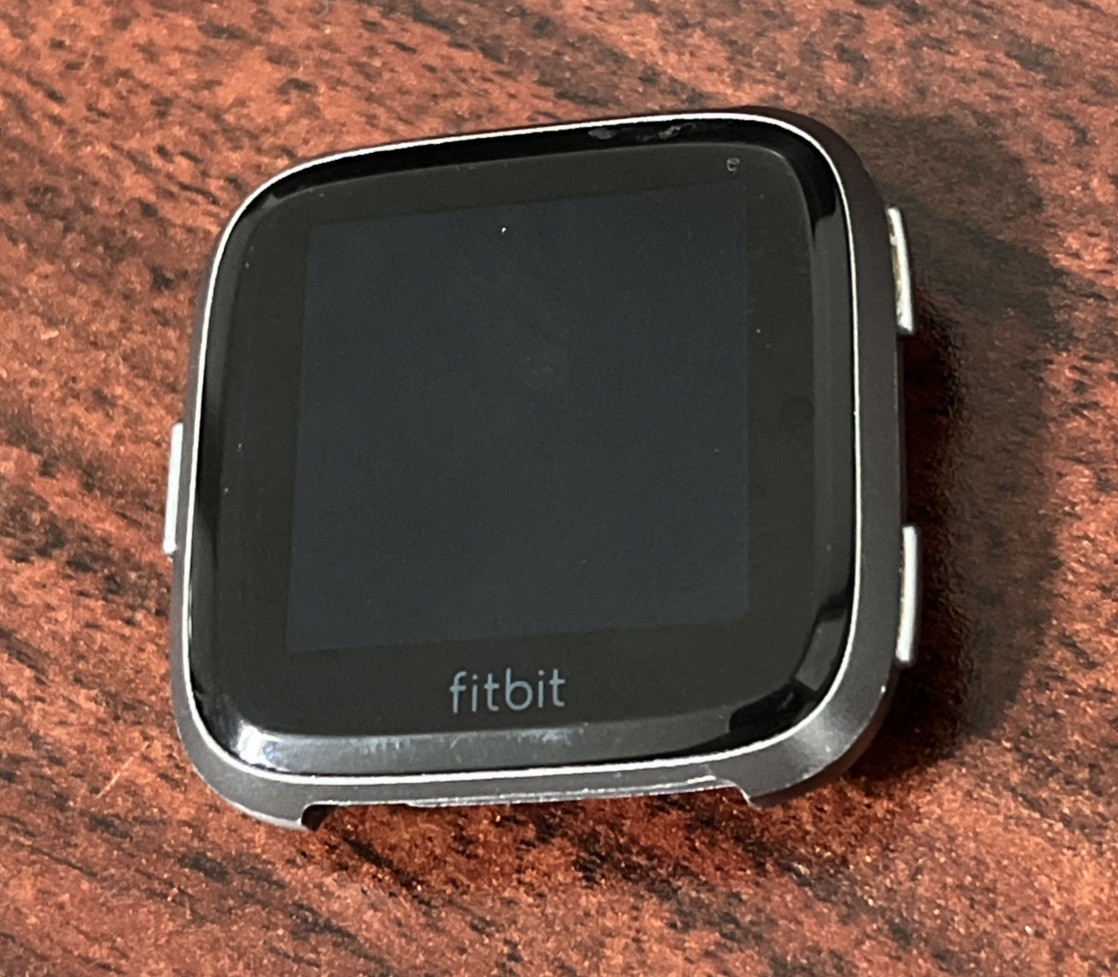 Fitbit Versa Smartwatch Charcoal Health Fitness Activity 