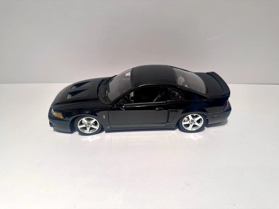 Maisto 2003 Ford Mustang SVT Cobra Black 1:18 Diecast Car Lowered - Image 2 of 4