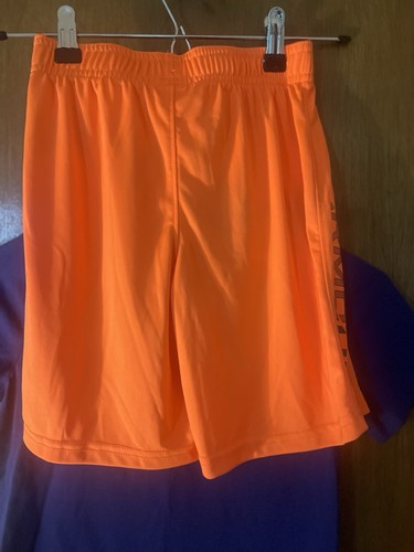 Under Armour Boys Neon Logo Short (7) & Graphic Fish Shirt (YSM) Set - Picture 8 of 10