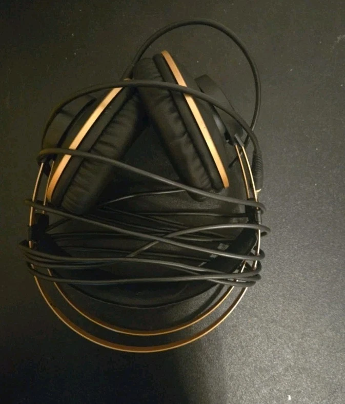 Genuine AKG K92 Over-Ear Closed-Back Monitor Studio Stereo Headphones Black/Gold - Image 2 of 3